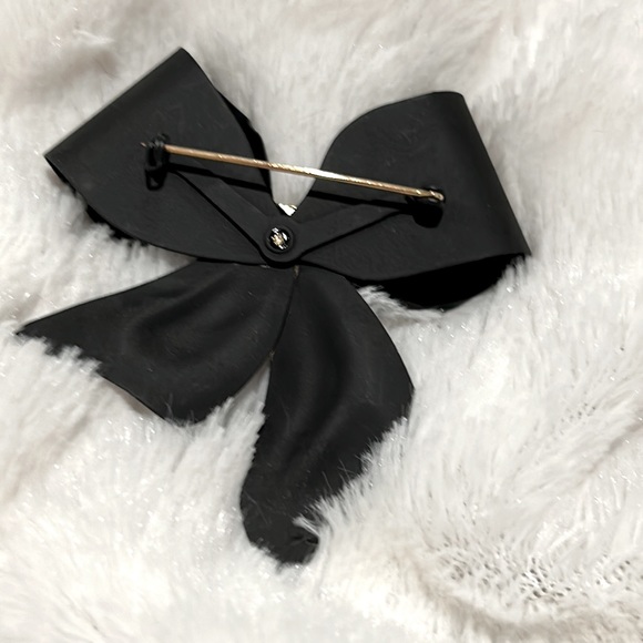 Black Vintage Metal Brooch w Rhinestone Center Gold Accent - New - Picture 8 of 10